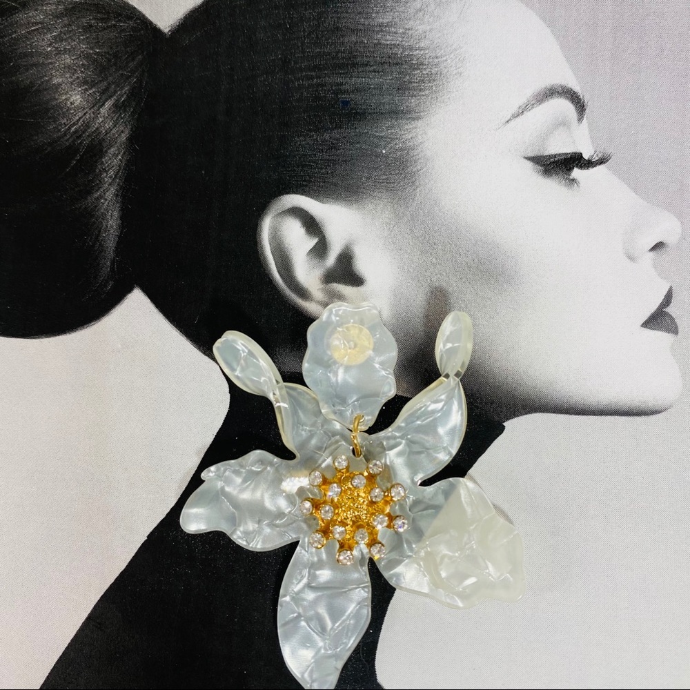 White pearled acrylic rhinestone flower earrings Cocktail party perfect